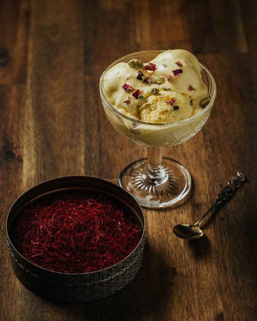 Saffron ice cream and real saffron